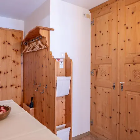 Chesa Muntaruetsch By Interhome Lägenhet Samedan