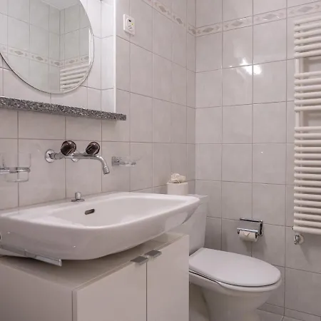 Chesa Muntaruetsch By Interhome Appartement *